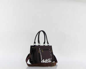 Cartera manos libres Totti mediana, color café y vaca