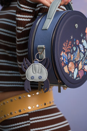 Cartera/morral manos libres Neptuno color azul de Hereje, colección Siete Colores