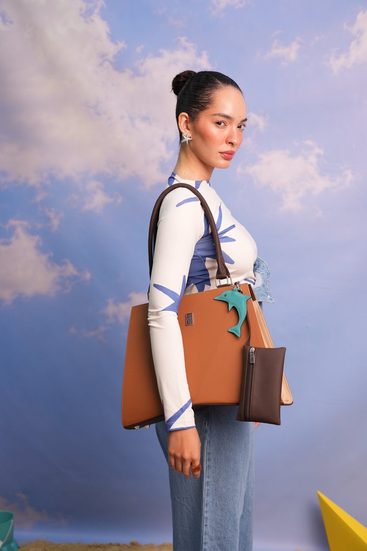 Cartera de mano Italia color camel de Hereje, colección Siete Colores