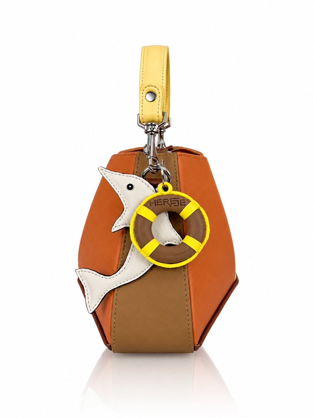 Cartera manos libres Dubai color naranja de Hereje, colección Siete Colores