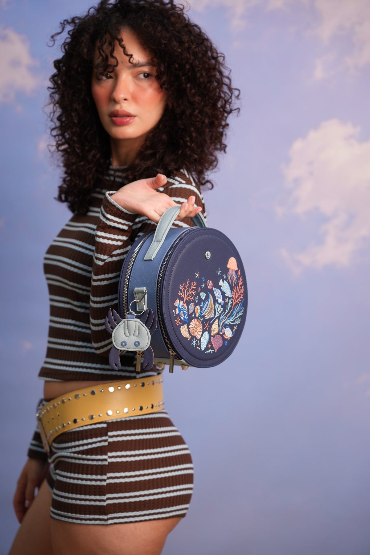Cartera/morral manos libres Neptuno color azul de Hereje, colección Siete Colores